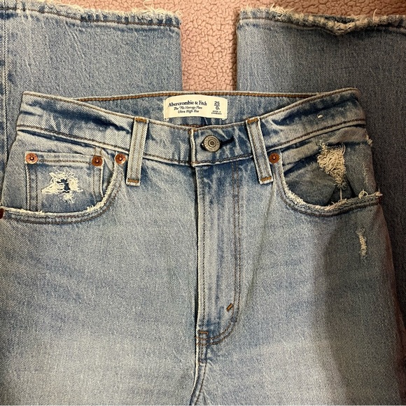 Abercrombie&Fitch “The 70’s Vintage Flare” Ultra High Rise Jean - Picture 1 of 2